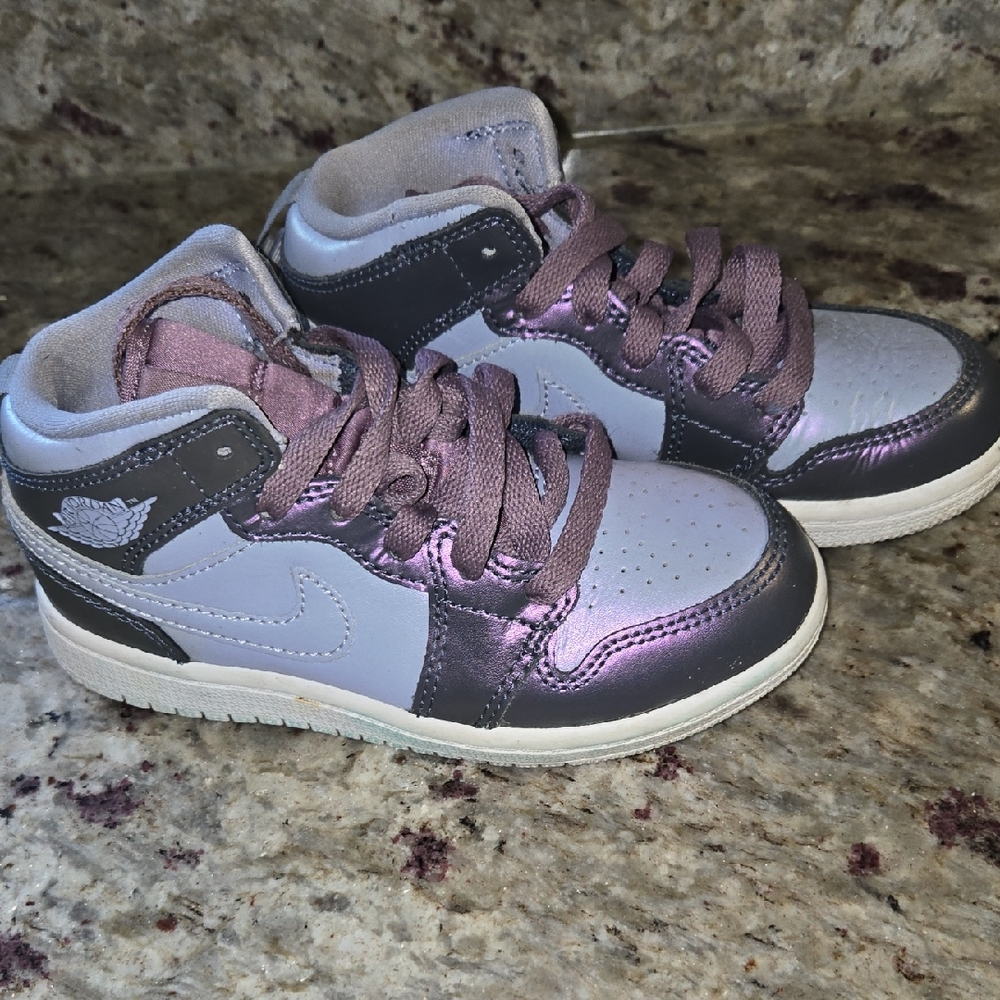 Nike Kids' Metallic Purple and Gray Sneakers